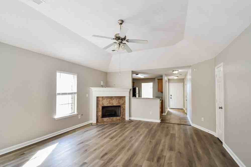7862 Fallstone Rd - Photo 5 of 17