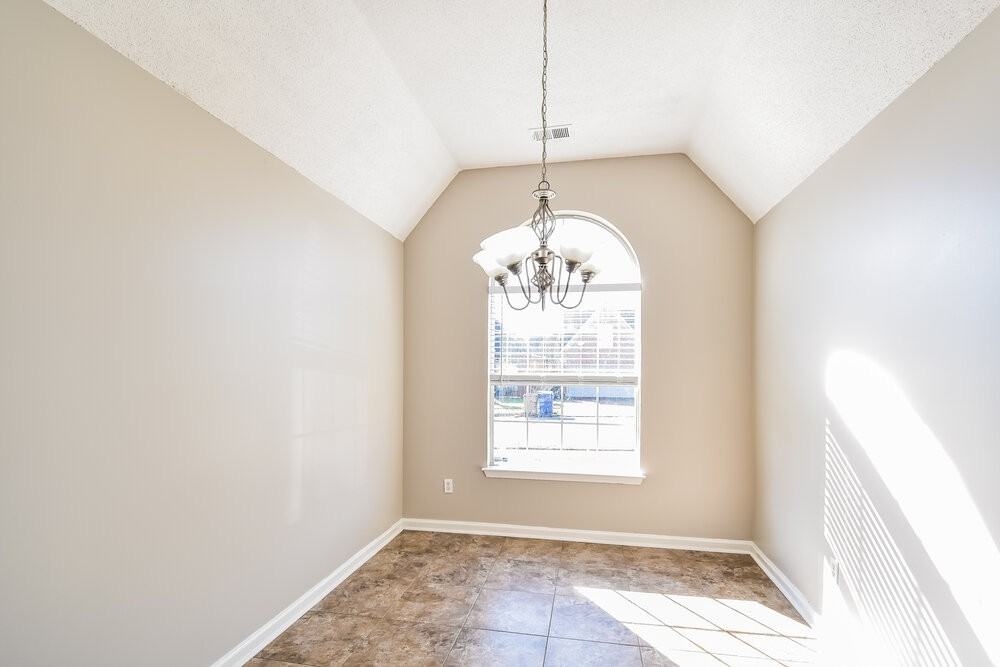 7862 Fallstone Rd - Photo 6 of 17