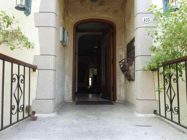 425 N Sycamore Ave - Photo 3 of 8