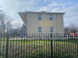 featured image of 1043 College St #13