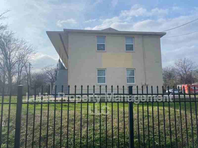 1043 College St #13 - Photo 2 of 9