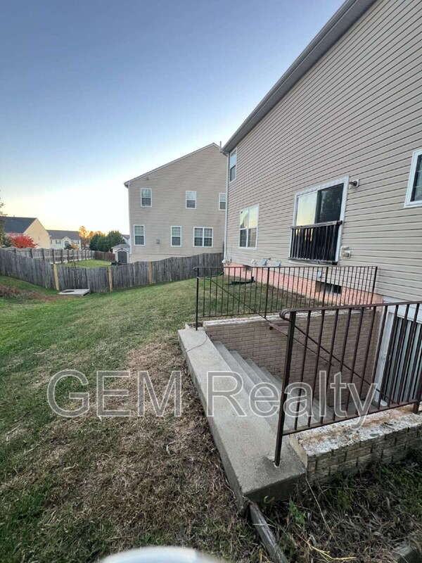 11 Maggie Court - Photo 2 of 50