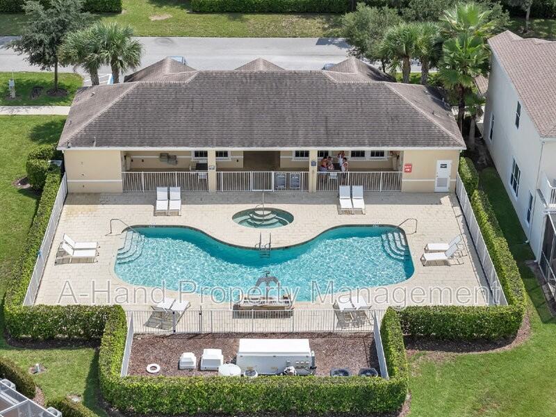 1413 Retreat Cir - Photo 2 of 42