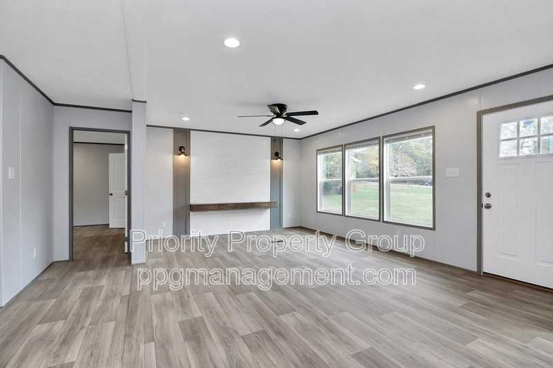 112 Maudie Lane - Photo 2 of 33