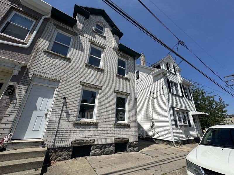 427 W Berwick St - Photo 2 of 9