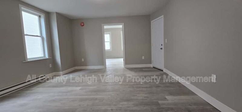 427 W Berwick St - Photo 3 of 9