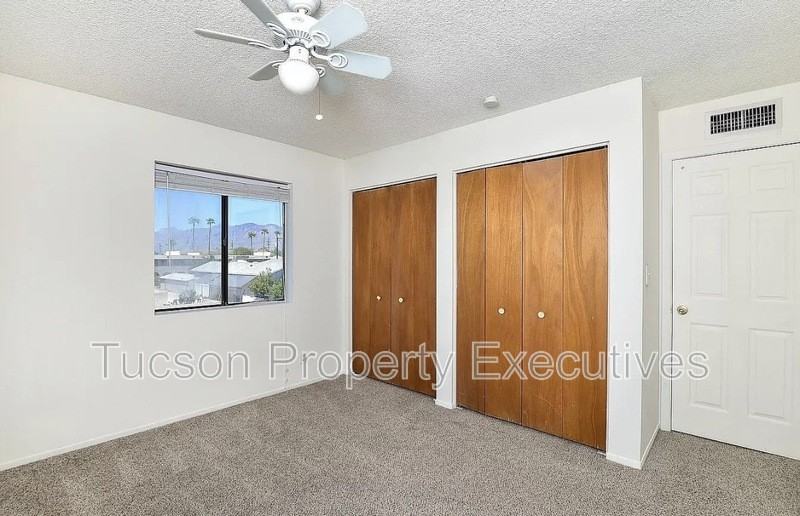 902 East Elm Street - Photo 7 of 16