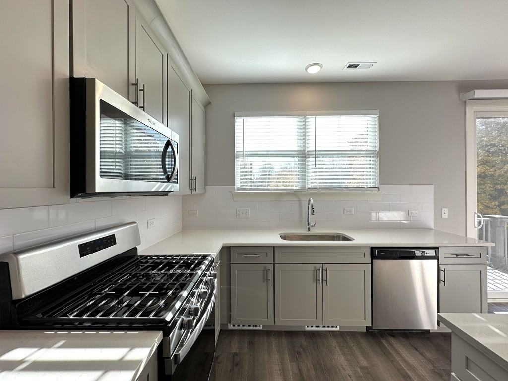 615 Broadway #TH - Photo 3 of 21