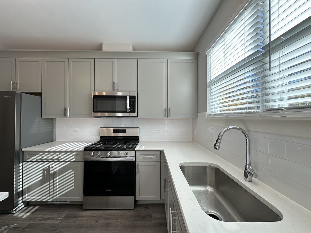 615 Broadway #TH - Photo 4 of 21