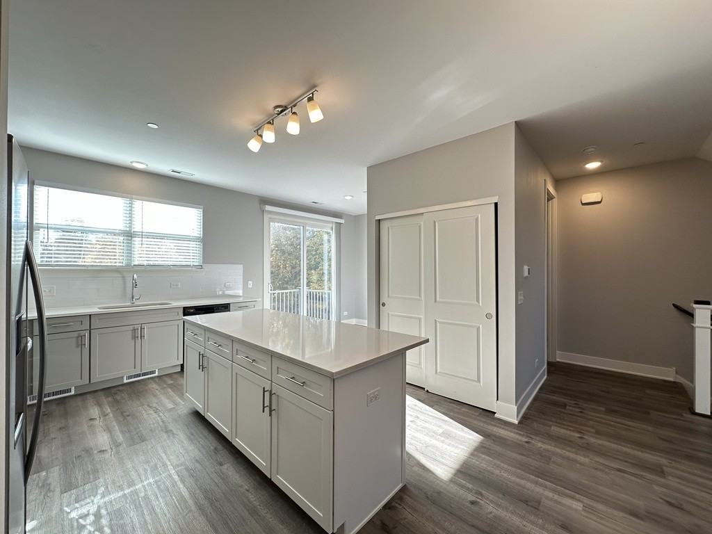 615 Broadway #TH - Photo 6 of 21