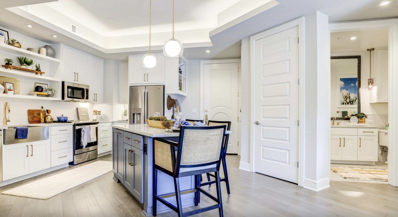 10712 Burnet Road - Photo 4 of 14