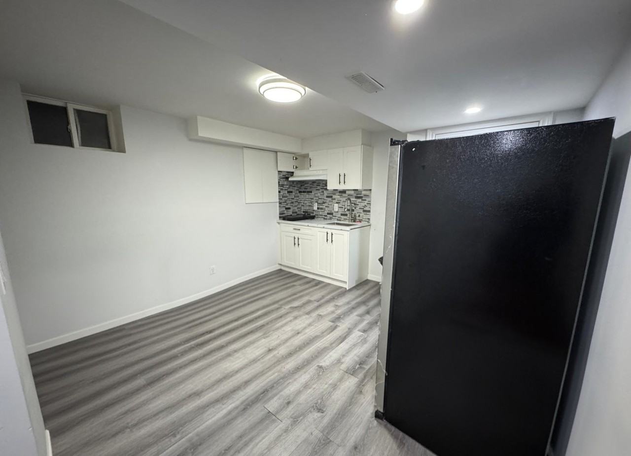 23 Mansbridge Crescent - Photo 4 of 6