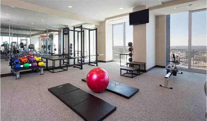 48 Rainey St - Photo 4 of 14