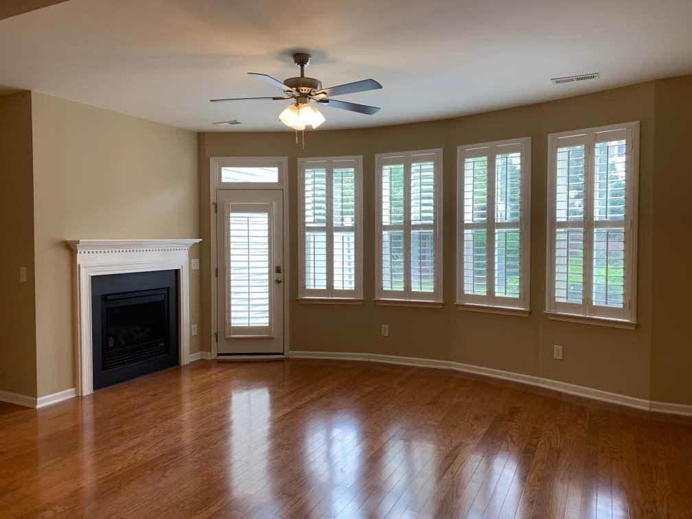 1033 Kingston Grove Dr - Photo 2 of 10