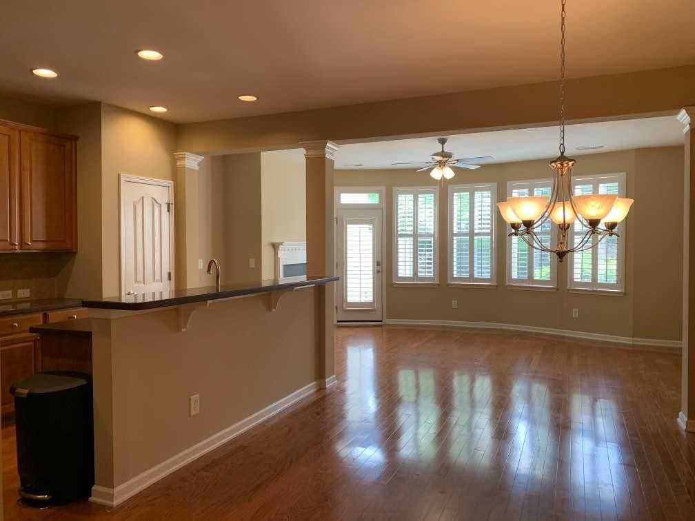 1033 Kingston Grove Dr - Photo 3 of 10