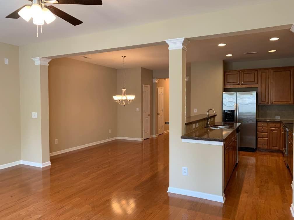 1033 Kingston Grove Dr - Photo 4 of 10