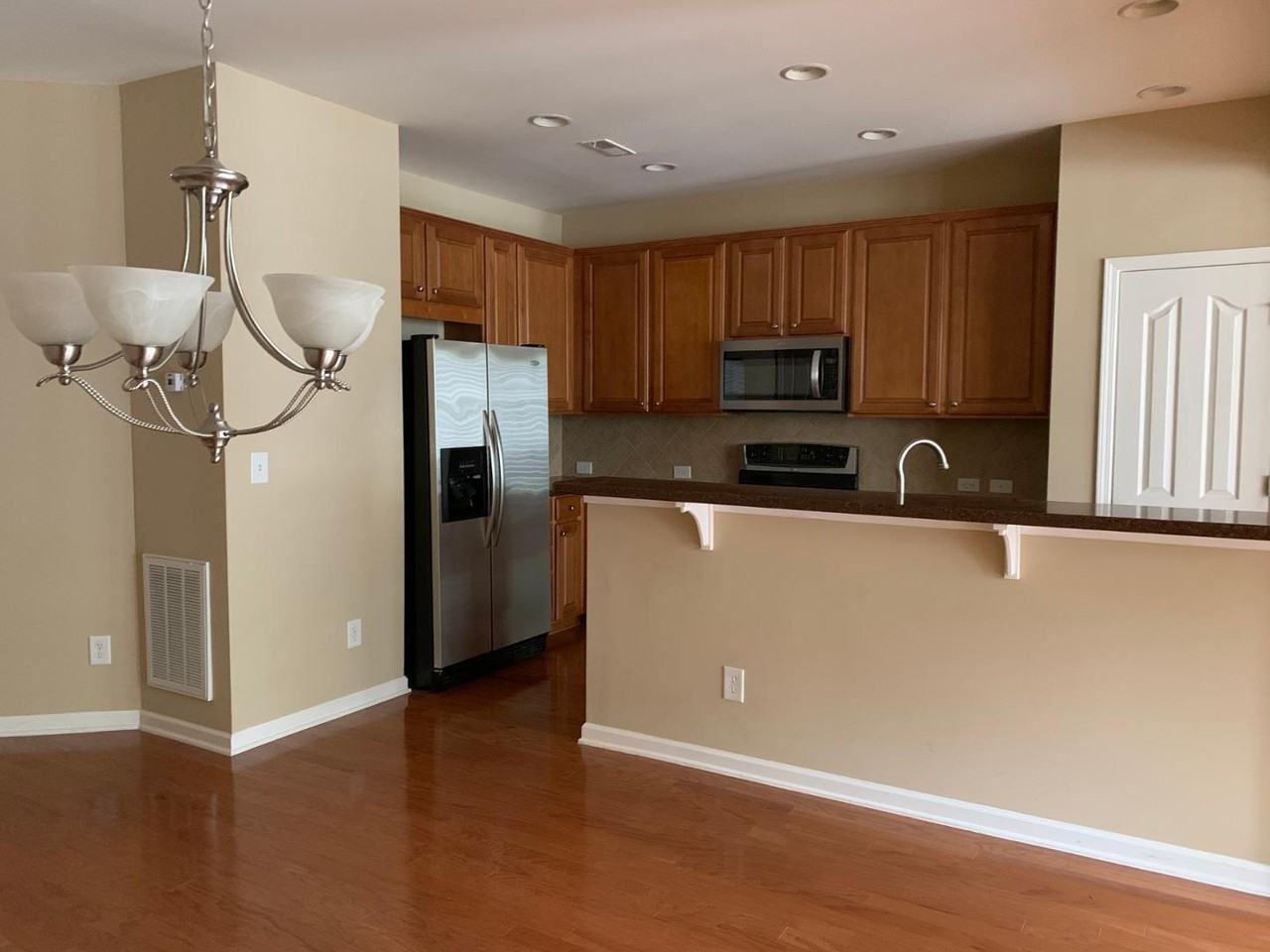 1033 Kingston Grove Dr - Photo 5 of 10