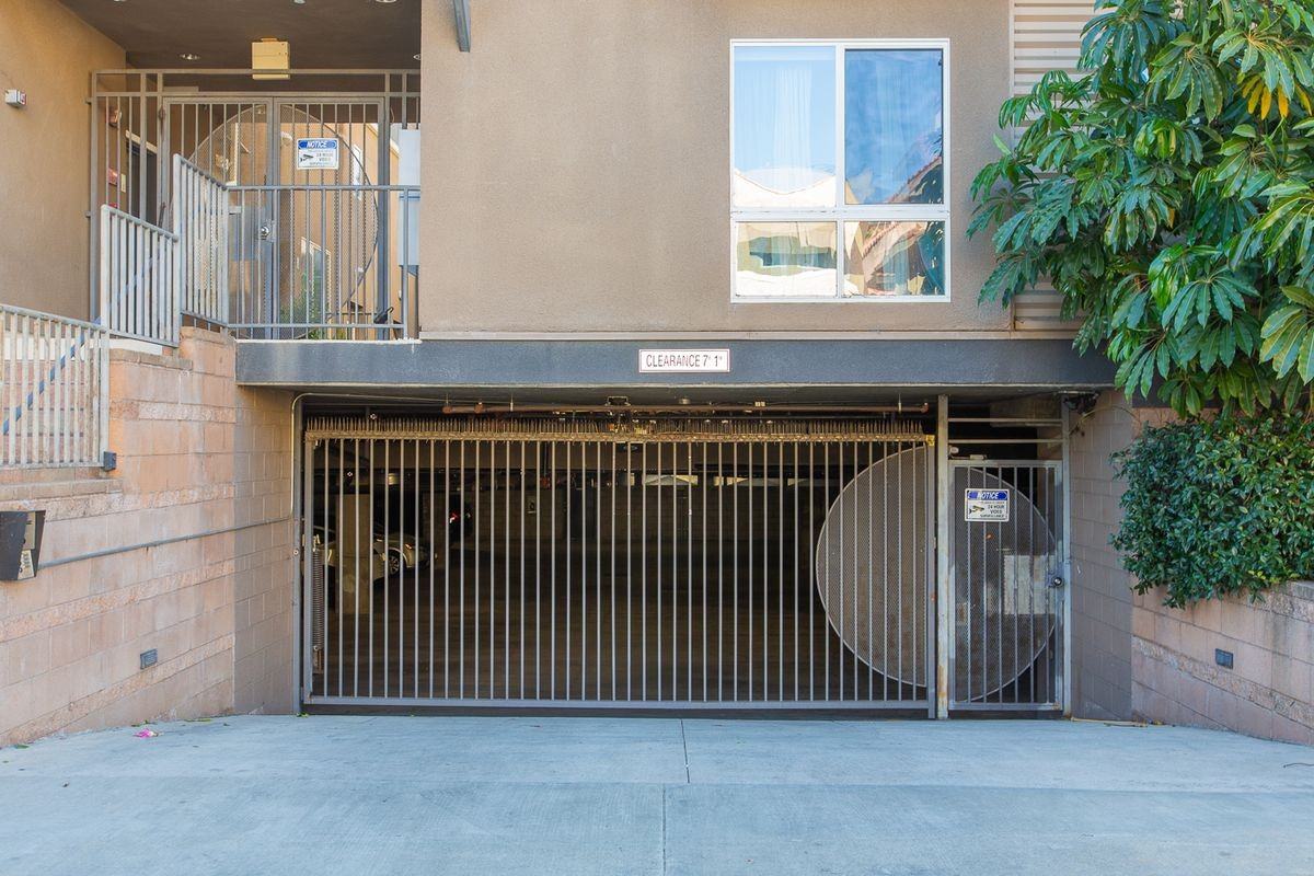 10918 Morrison St ##1 - Photo 3 of 7