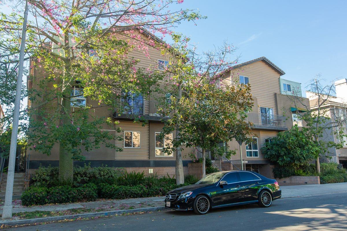 10918 Morrison St ##1 - Photo 5 of 7