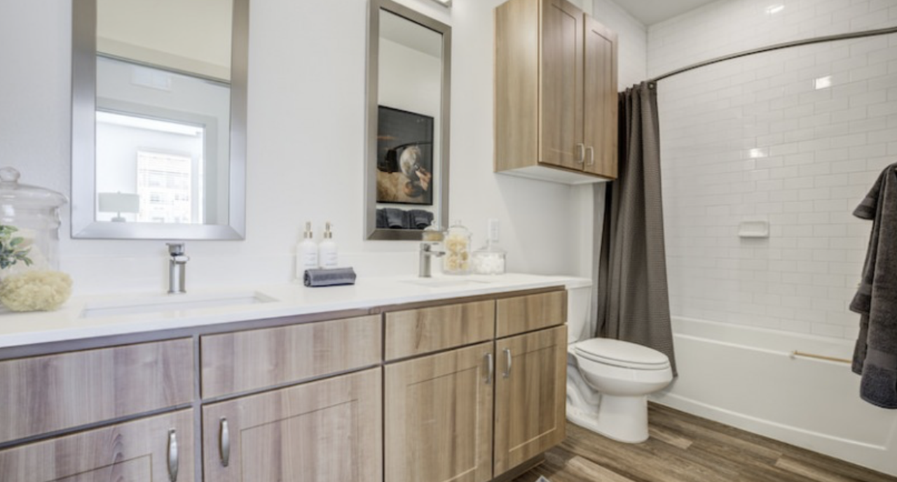 12100 Samsung Boulevard - Photo 4 of 15