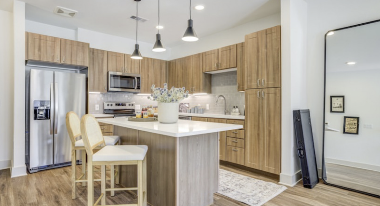 12100 Samsung Boulevard - Photo 2 of 15