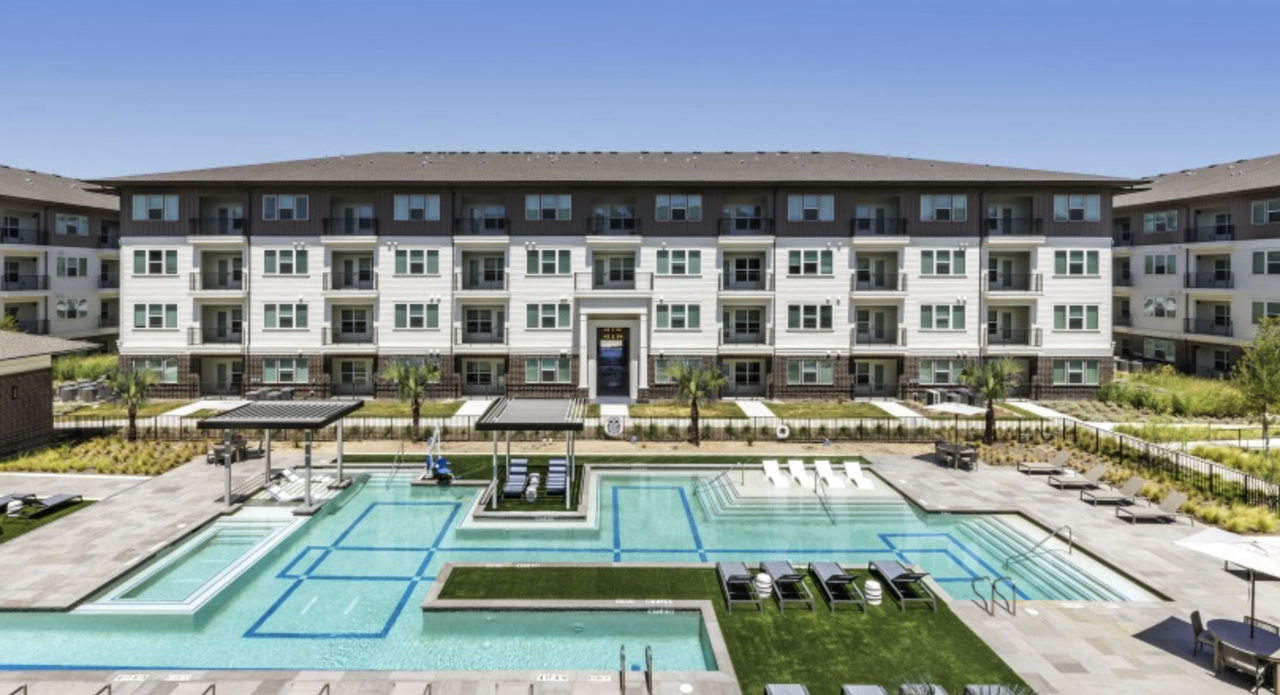 12100 Samsung Boulevard - Photo 7 of 15