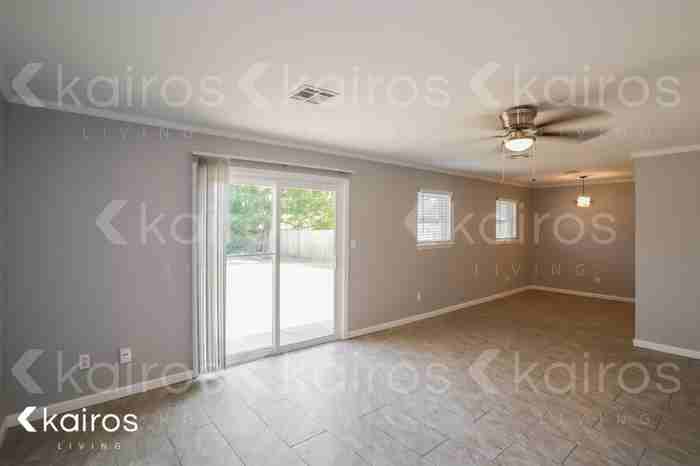 204 Ne 19th St - Photo 4 of 17