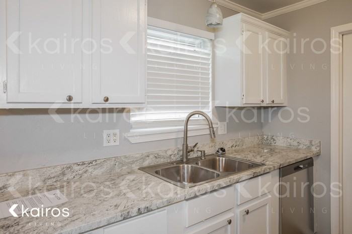 204 Ne 19th St - Photo 6 of 17