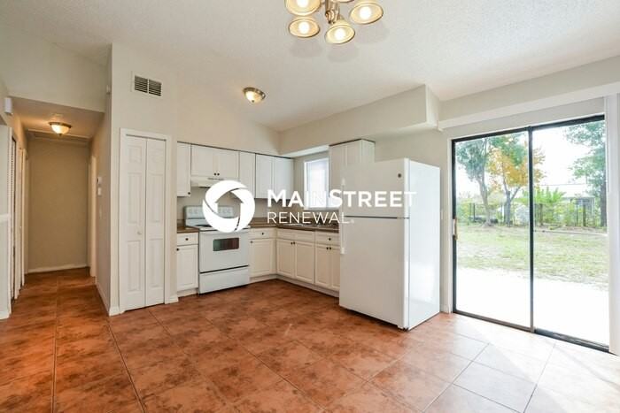 3273 Partridge St - Photo 5 of 16