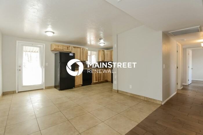 4870 S Rosette Pl - Photo 4 of 16