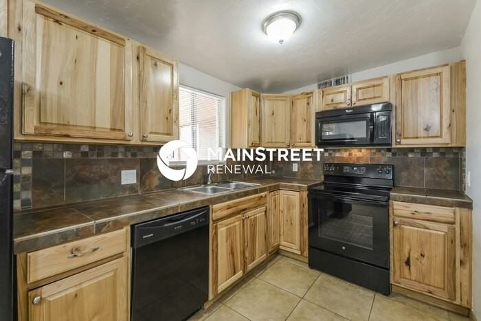 4870 S Rosette Pl - Photo 5 of 16