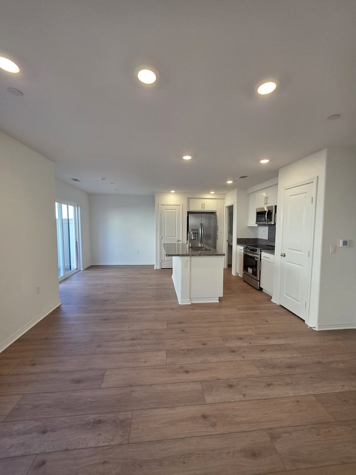 19219 Beech Grove St #NA - Photo 2 of 12