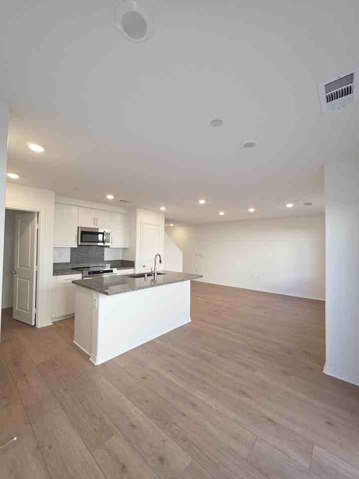 19219 Beech Grove St #NA - Photo 3 of 12