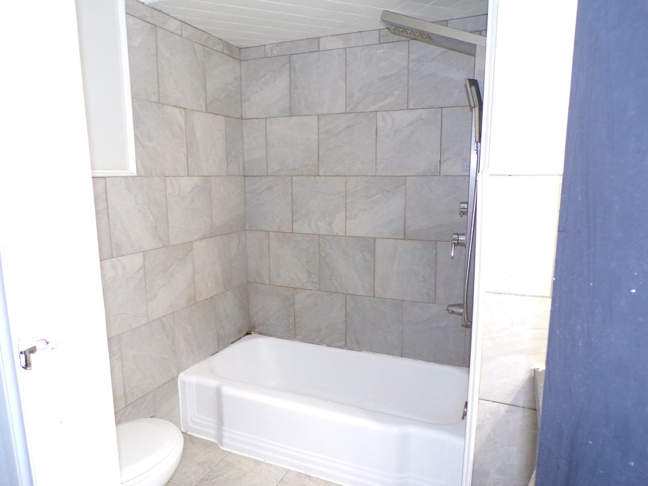 1120 Erie St W #3 - Photo 7 of 14