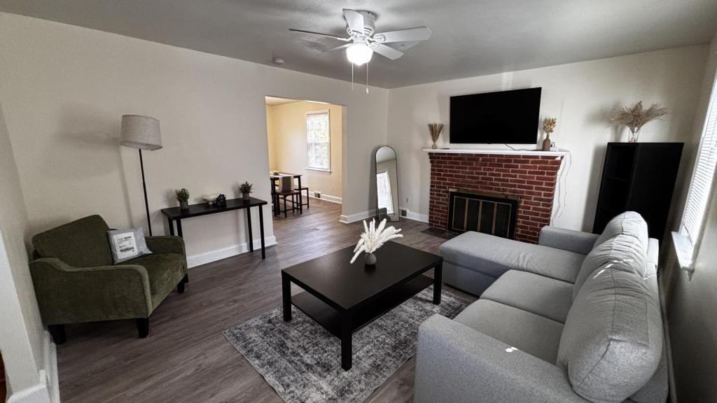 8411 Potomac Avenue - Photo 2 of 38