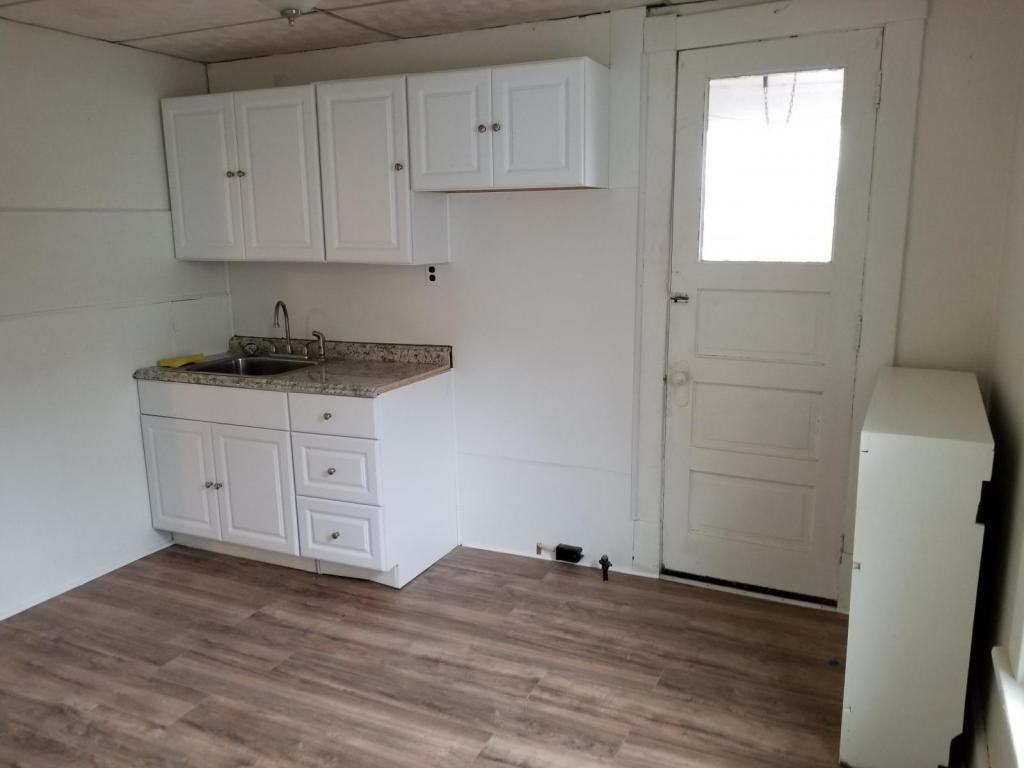 751 Bloom St - Photo 2 of 9