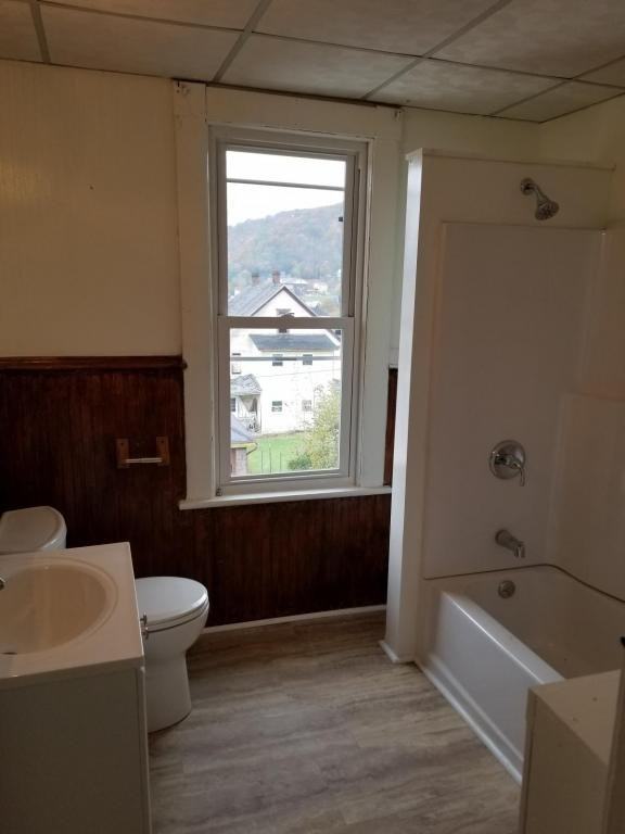 751 Bloom St - Photo 6 of 9