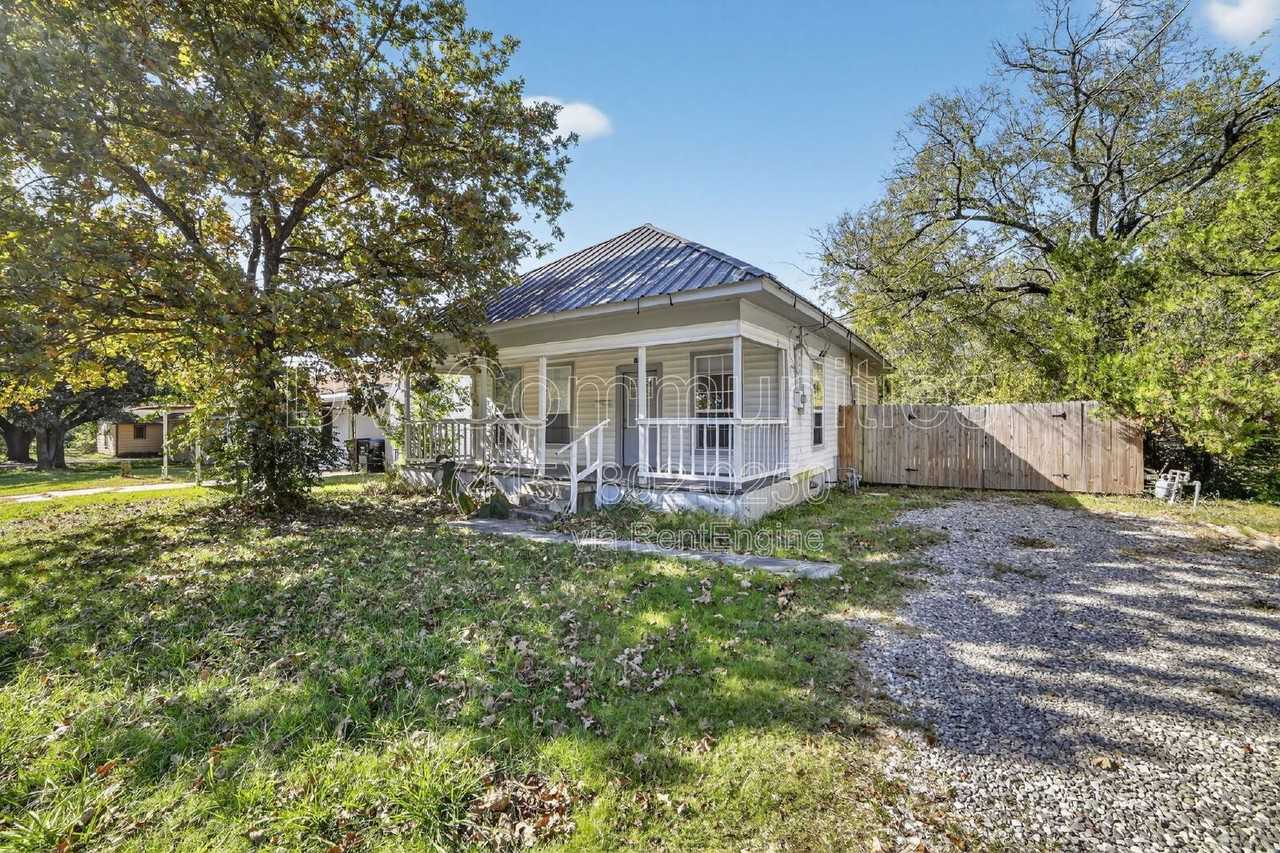 3916 2nd St - Photo 2 of 32