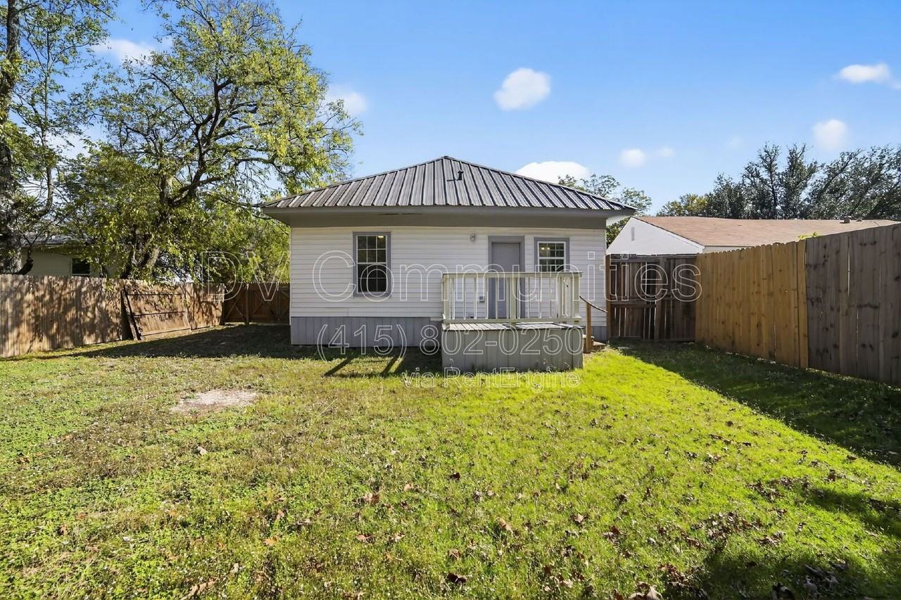 3916 2nd St - Photo 4 of 32