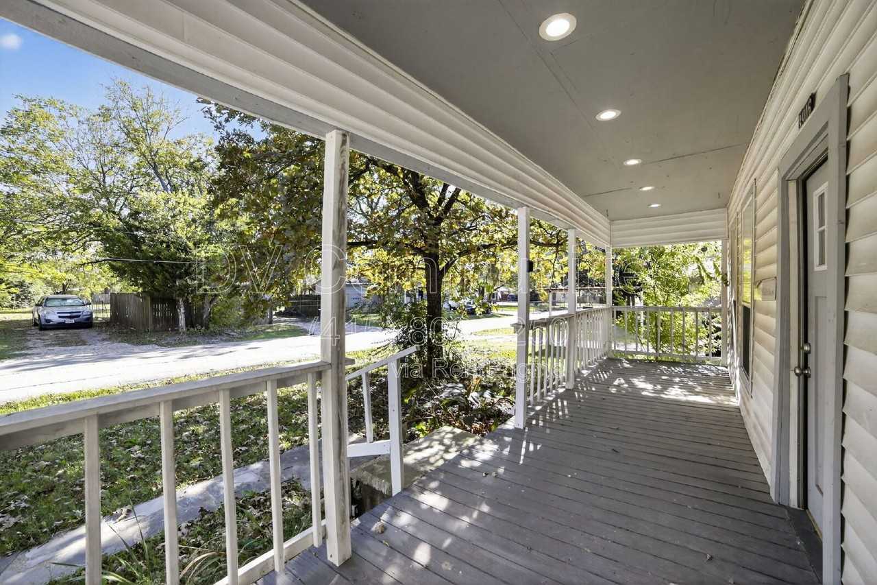 3916 2nd St - Photo 6 of 32