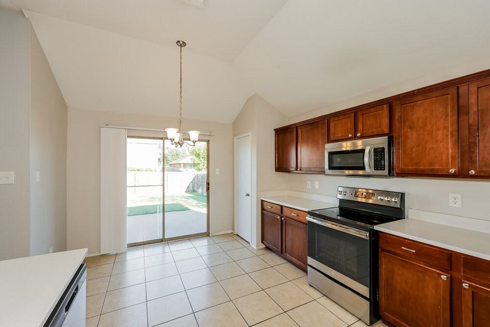 1357 Illinois Ave - Photo 7 of 16