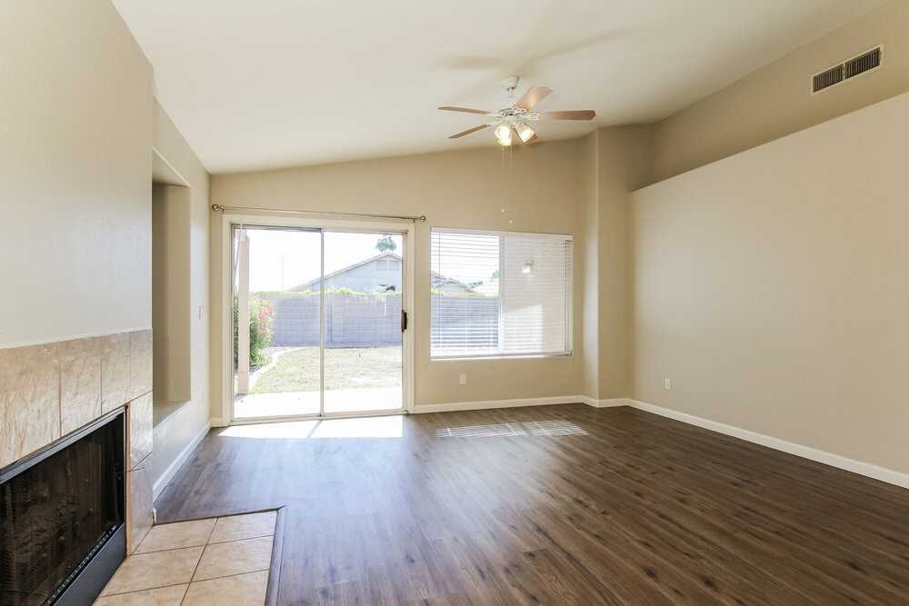 8547 W Laurel Ln - Photo 3 of 16