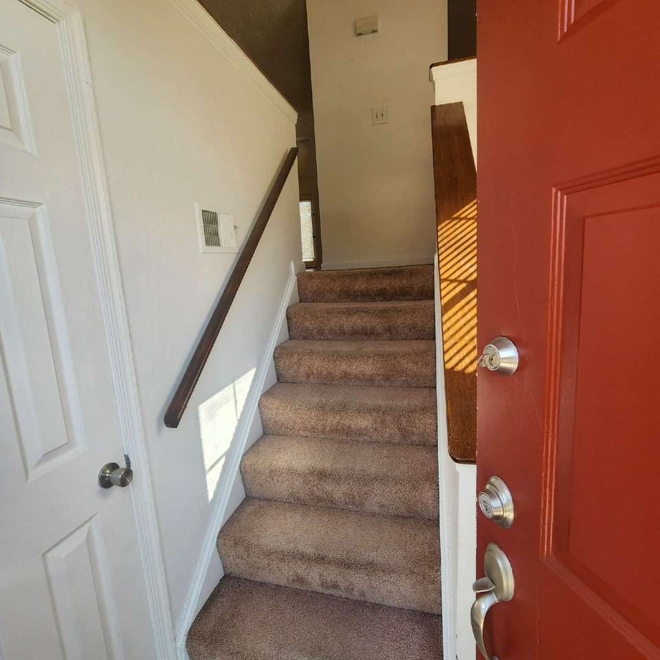 501 Kerby Pkwy - Photo 2 of 15