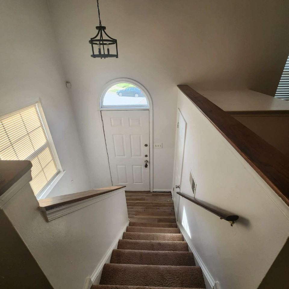 501 Kerby Pkwy - Photo 3 of 15