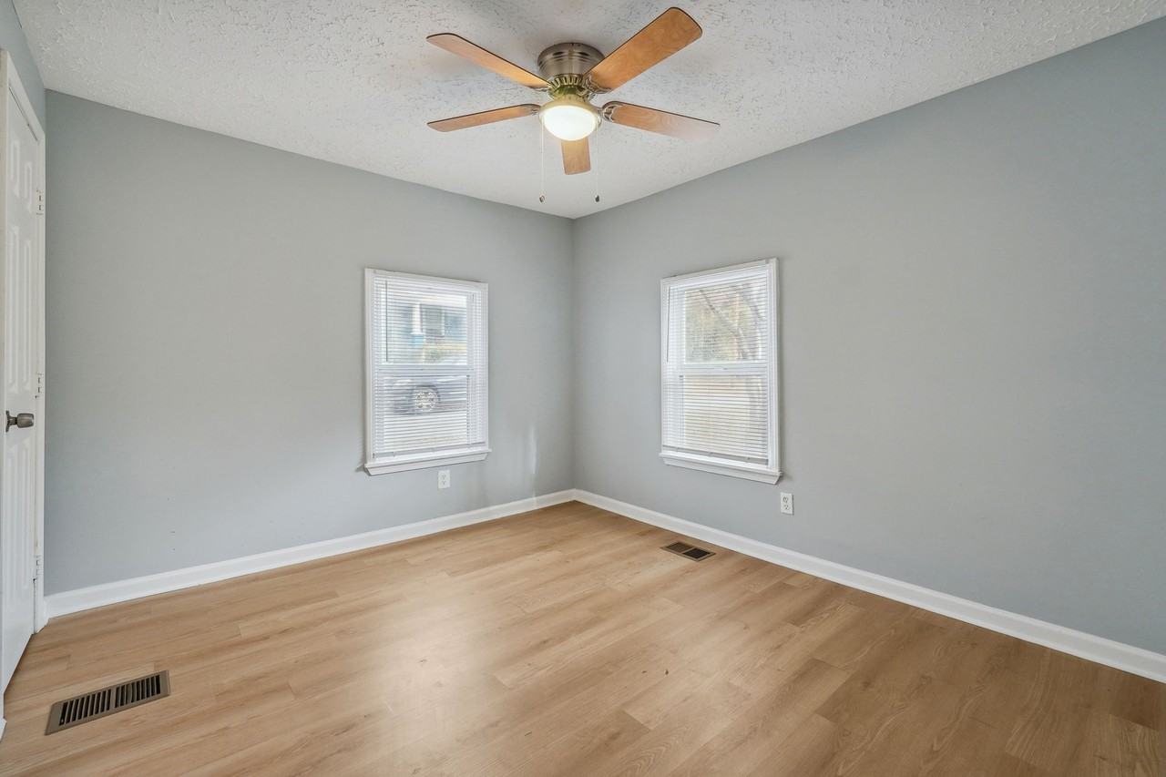 562 Grant St Sw #2 - Photo 3 of 7