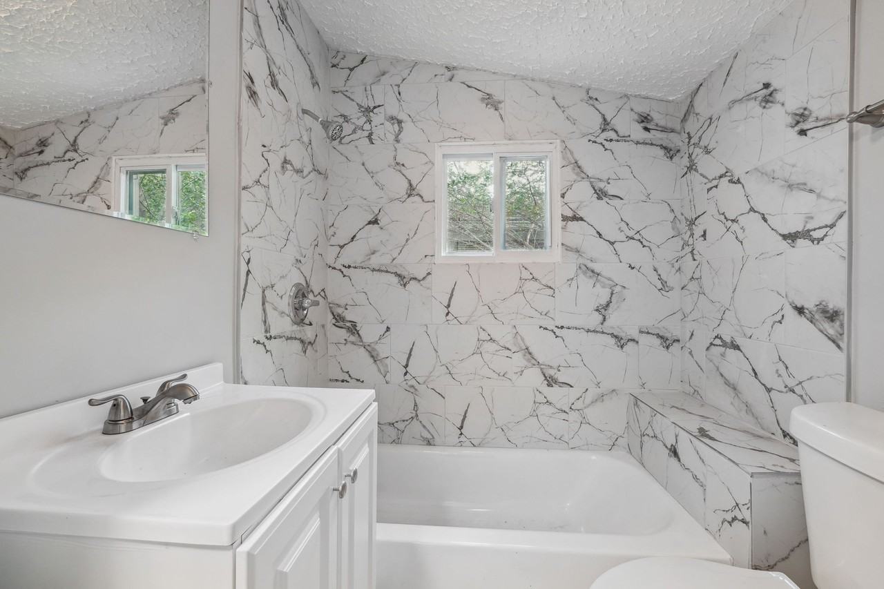 562 Grant St Sw #2 - Photo 6 of 7