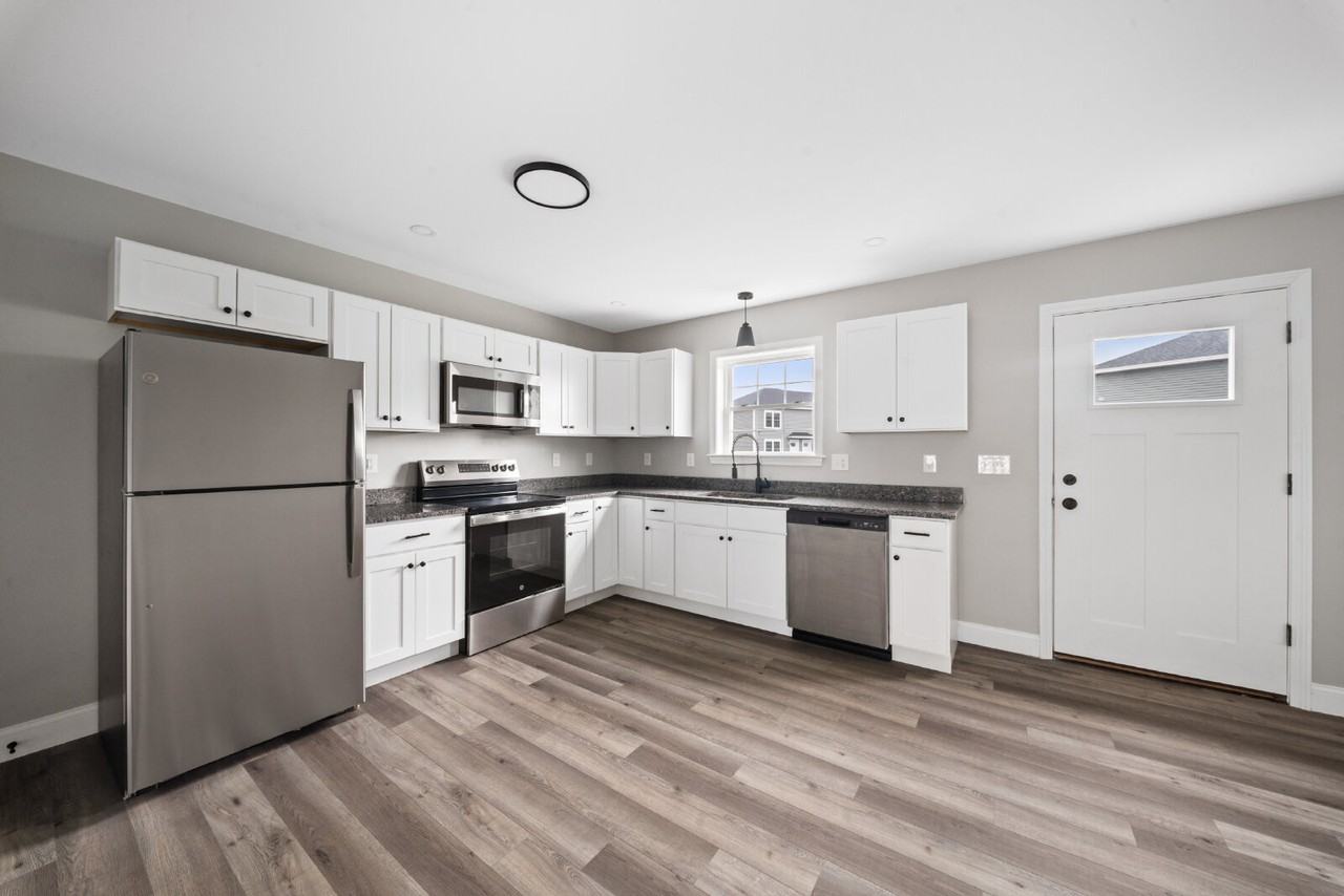 Pembroke Dr - Photo 5 of 14