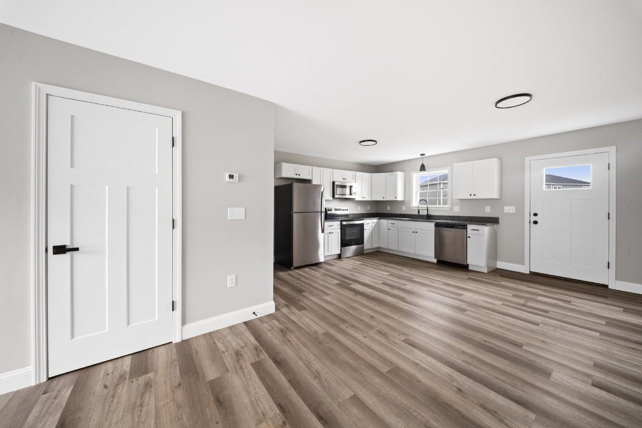 Pembroke Dr - Photo 7 of 14