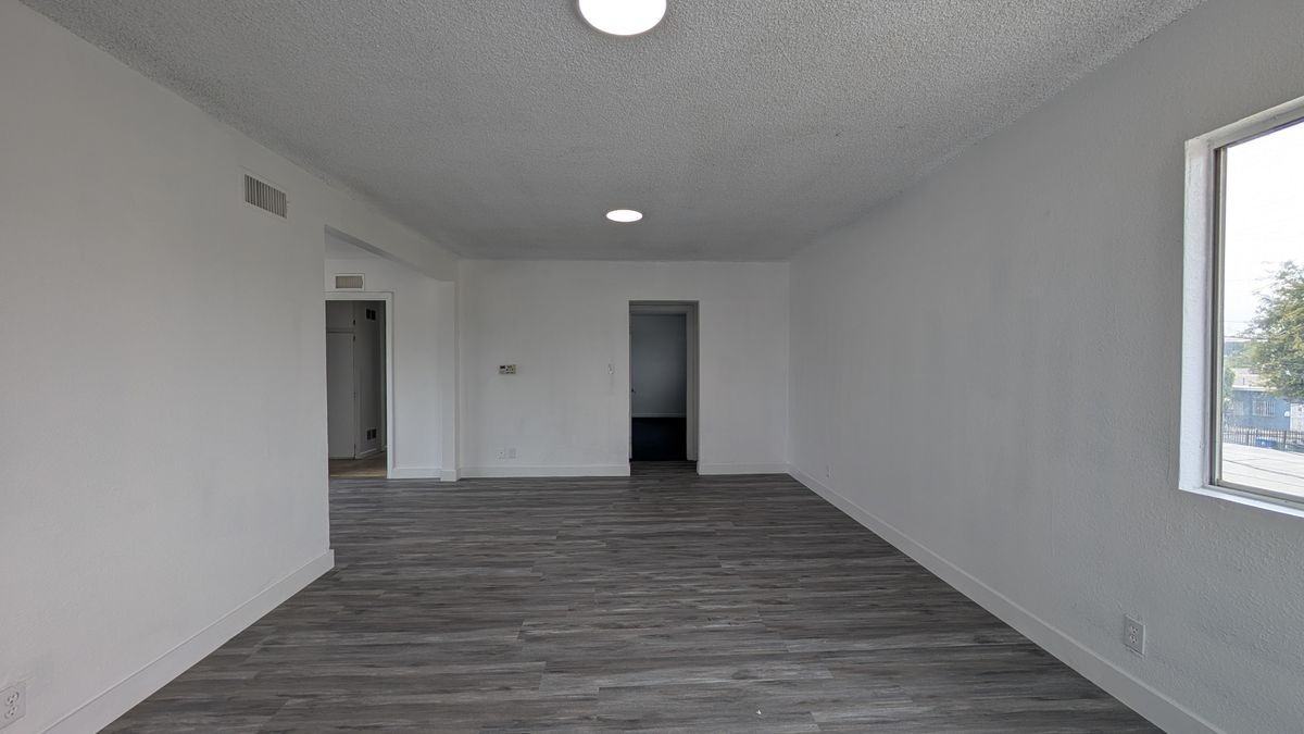 9616 Graham Ave - Photo 2 of 9