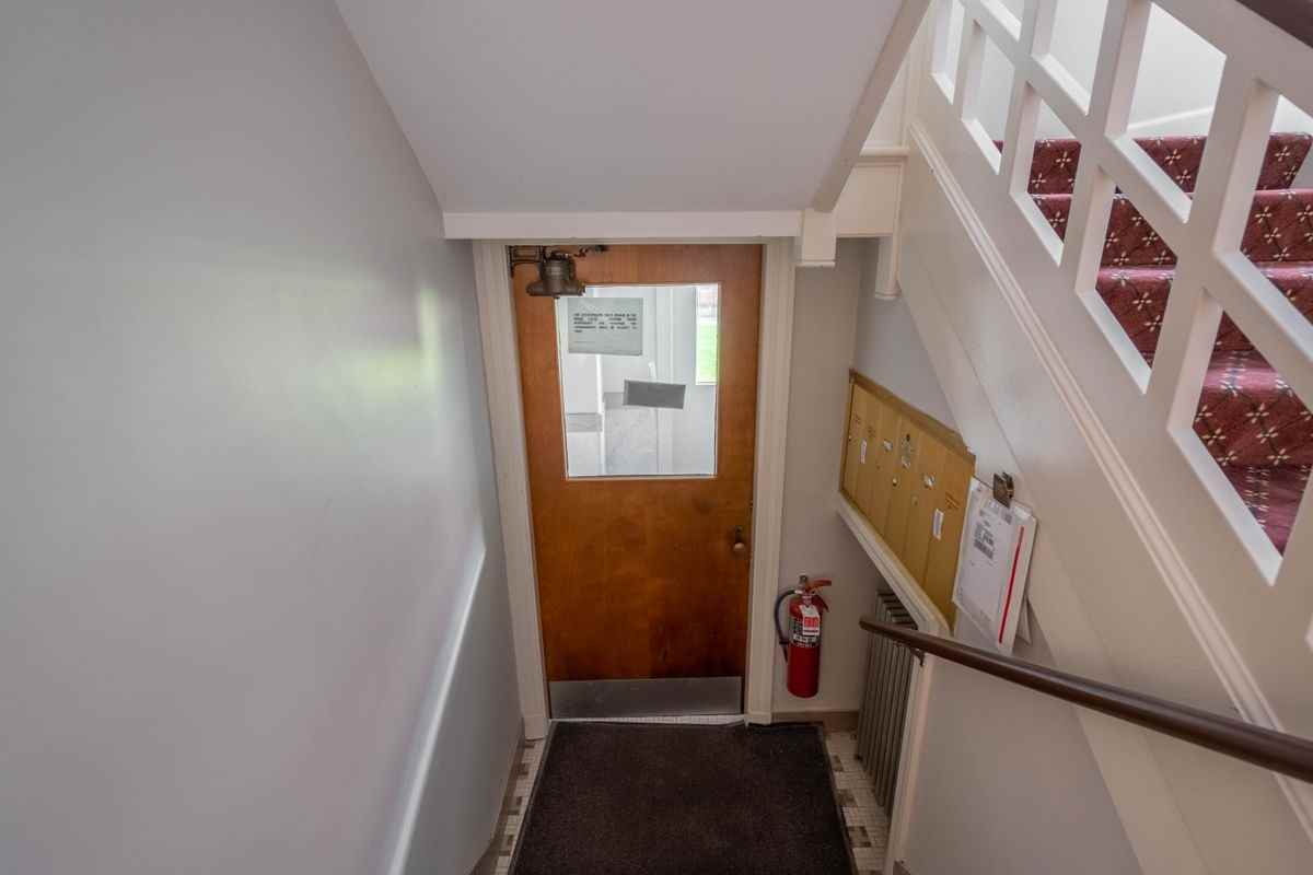 20 Ashland St ##1-R - Photo 6 of 32